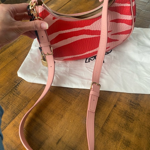 Brand new MCM zebra print leather shoulder bag - Picture 11 of 15
